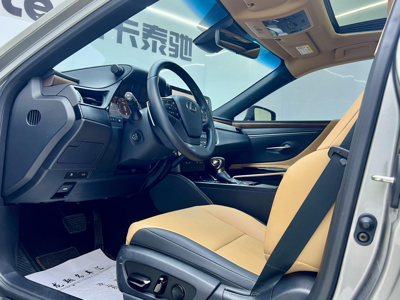 Lexus ES 200 2024