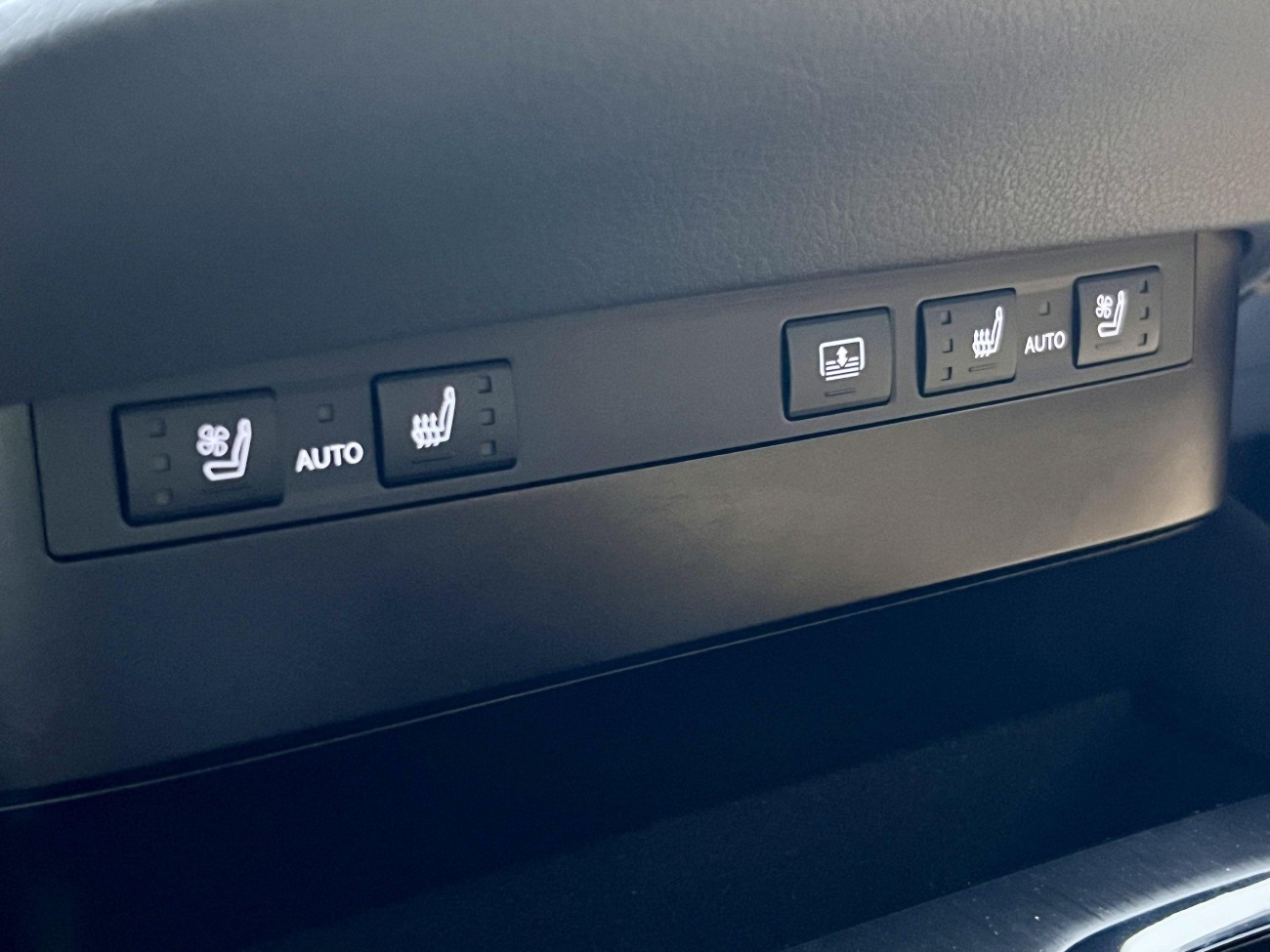 Lexus ES 200 2024