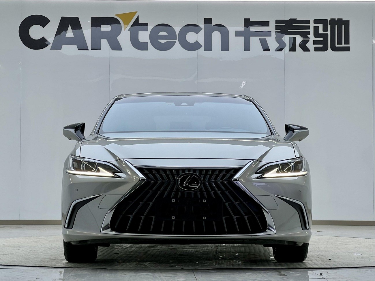 Lexus ES 200 2024