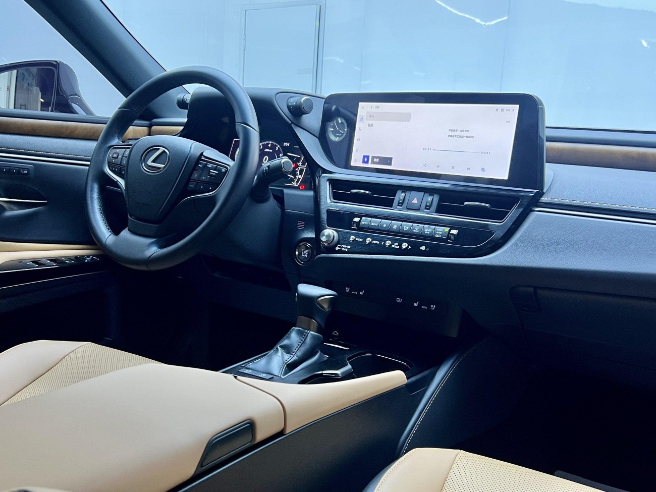 Lexus ES 200 2024