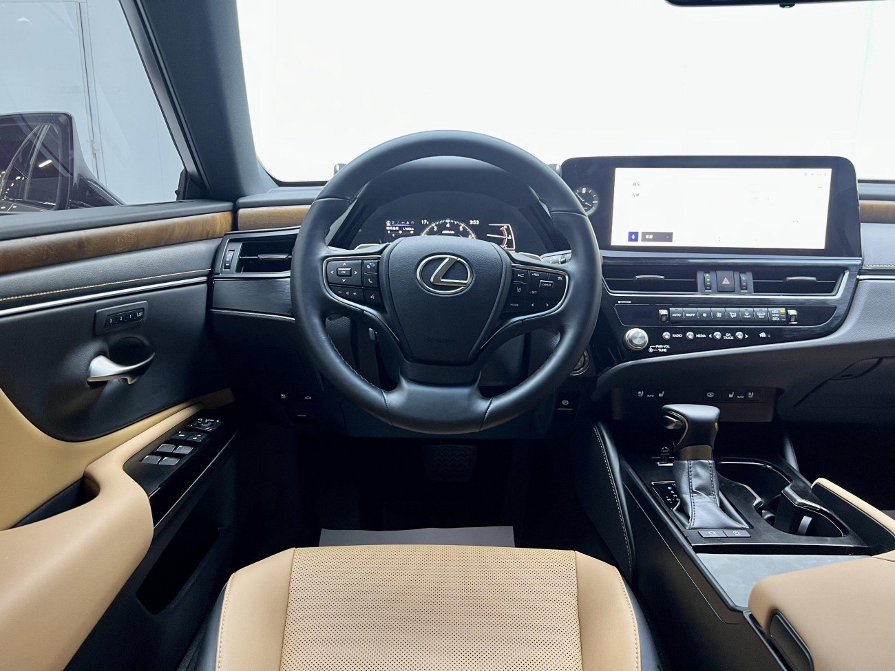 Lexus ES 200 2024