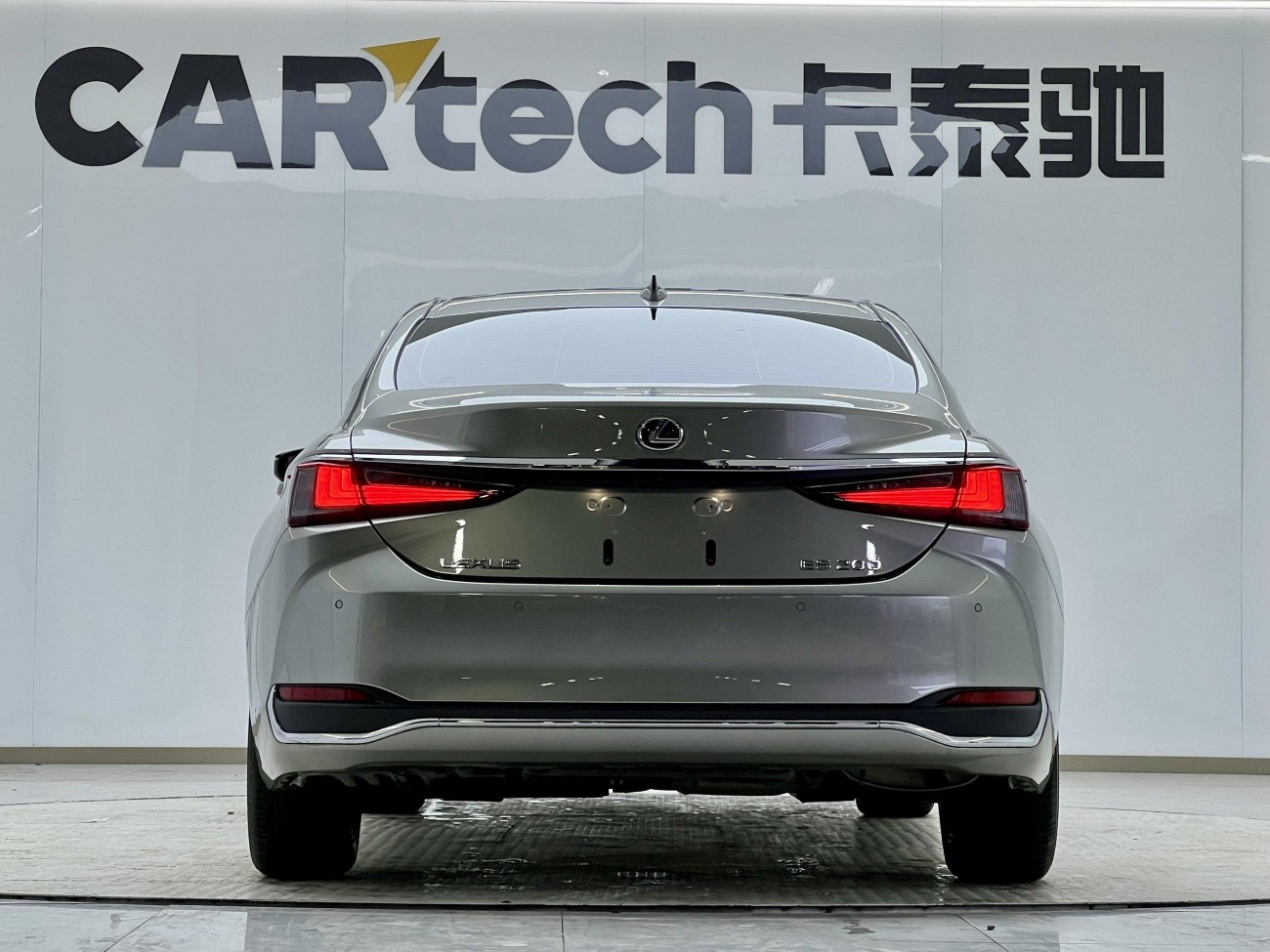 Lexus ES 200 2024