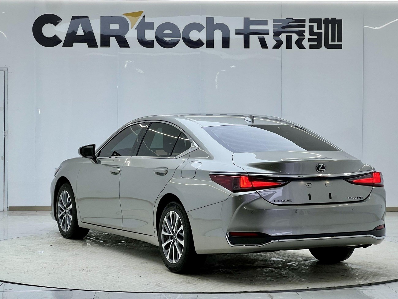 Lexus ES 200 2024