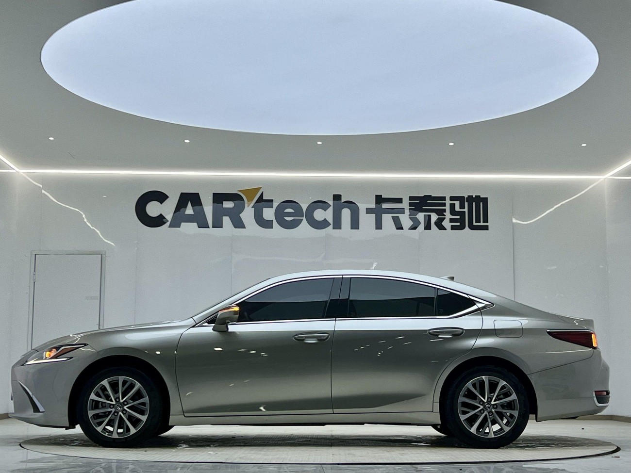 Lexus ES 200 2024
