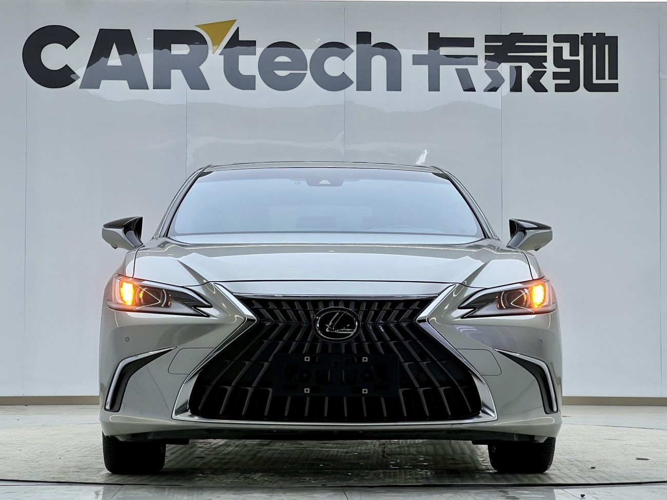 Lexus ES 200 2024