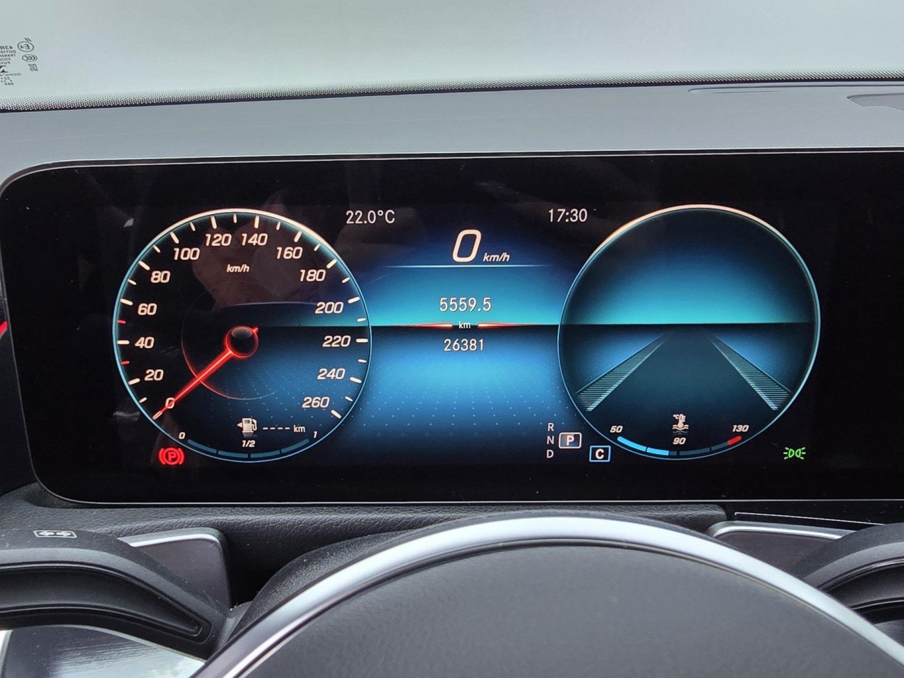 Mercedes-Benz GLB 2023