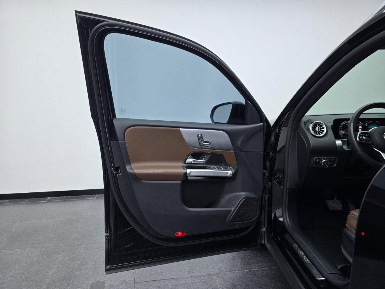 Mercedes-Benz GLB 2023