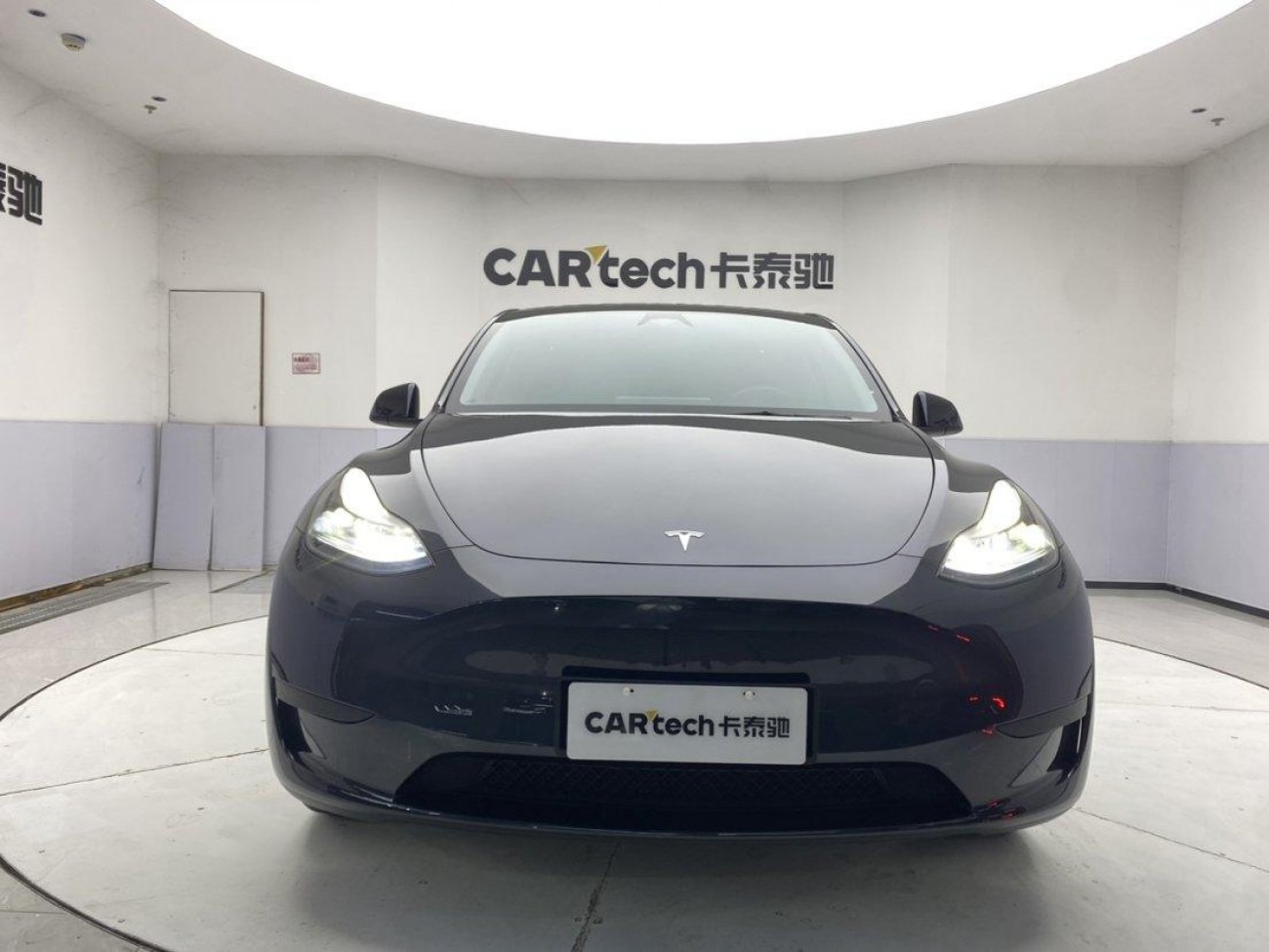 Tesla Model Y 2024