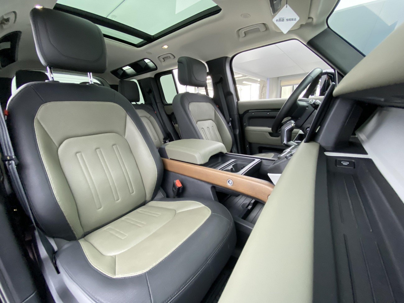 Land Rover Defender 2021