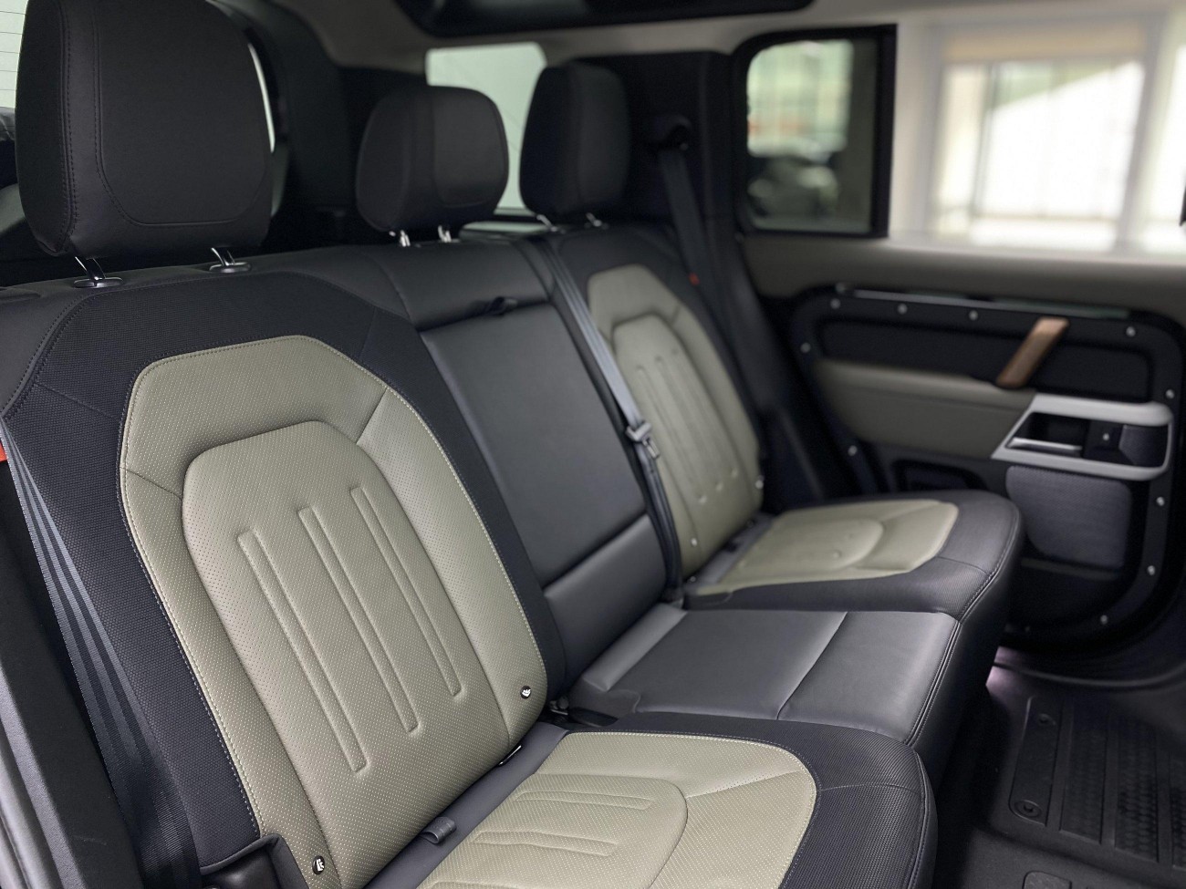 Land Rover Defender 2021
