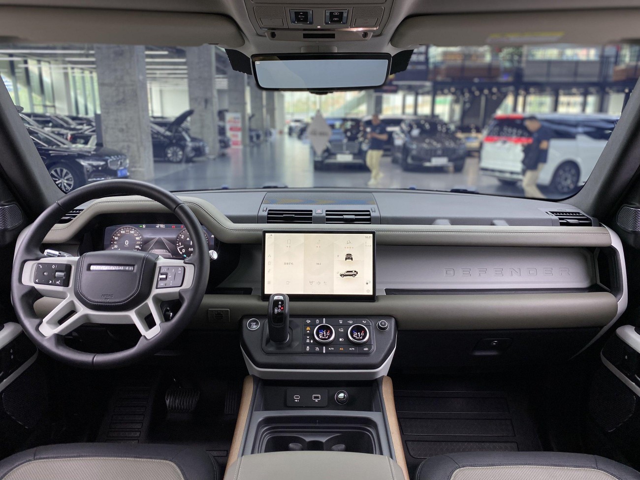 Land Rover Defender 2021