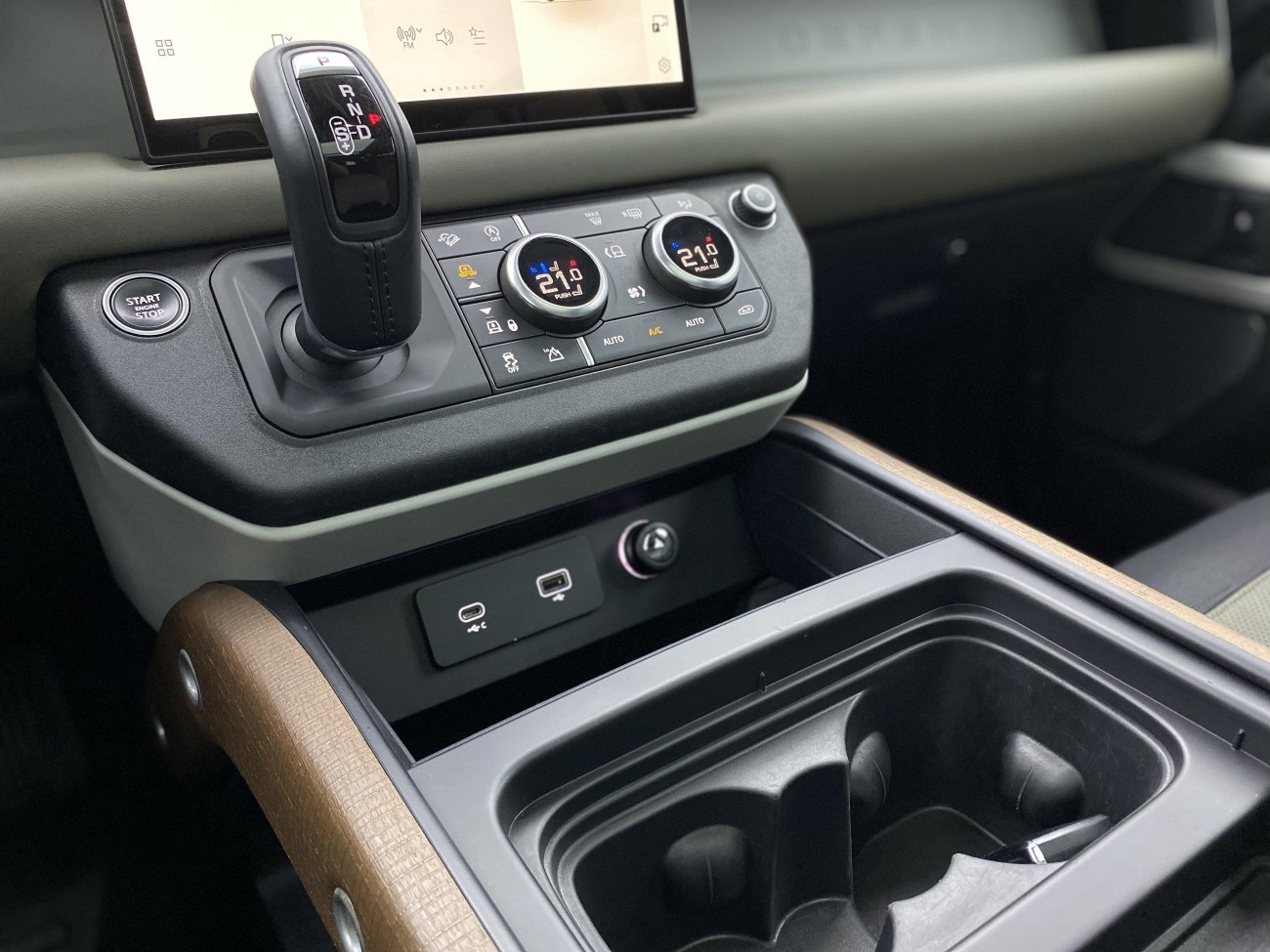 Land Rover Defender 2021