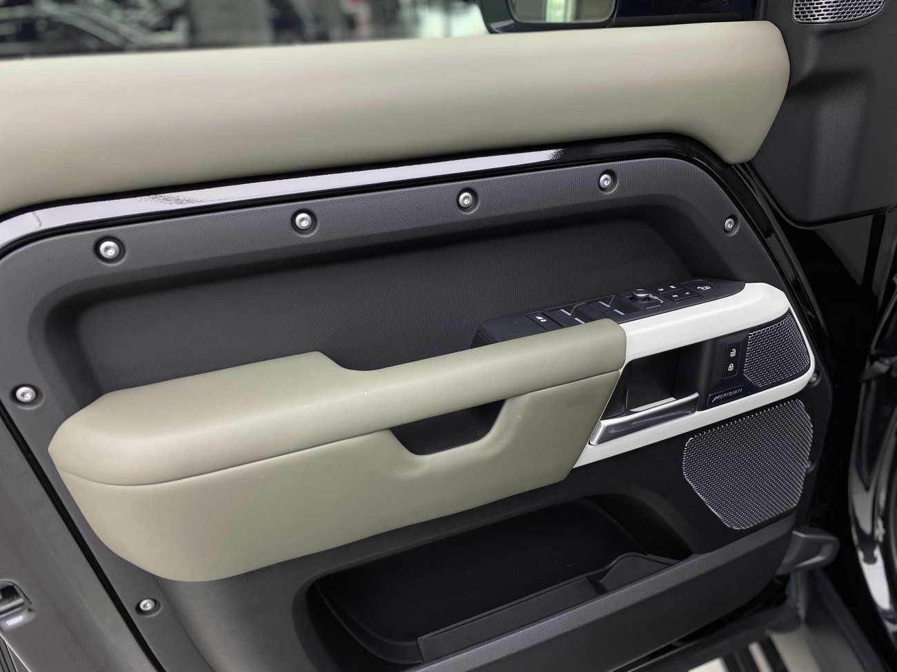 Land Rover Defender 2021