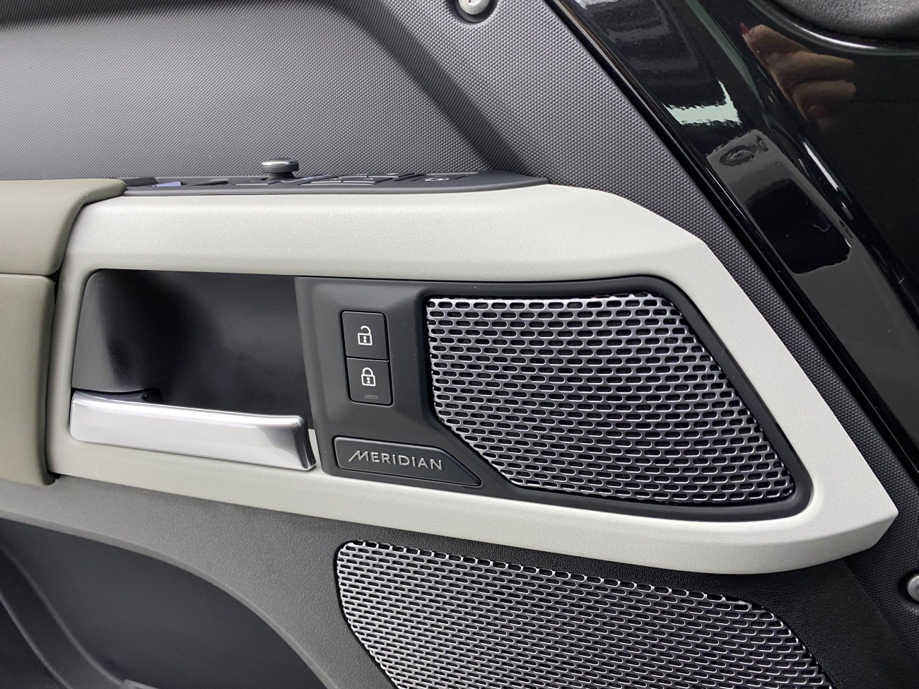 Land Rover Defender 2021