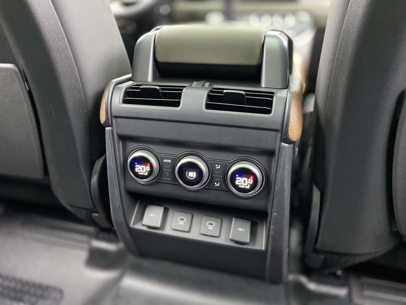 Land Rover Defender 2021
