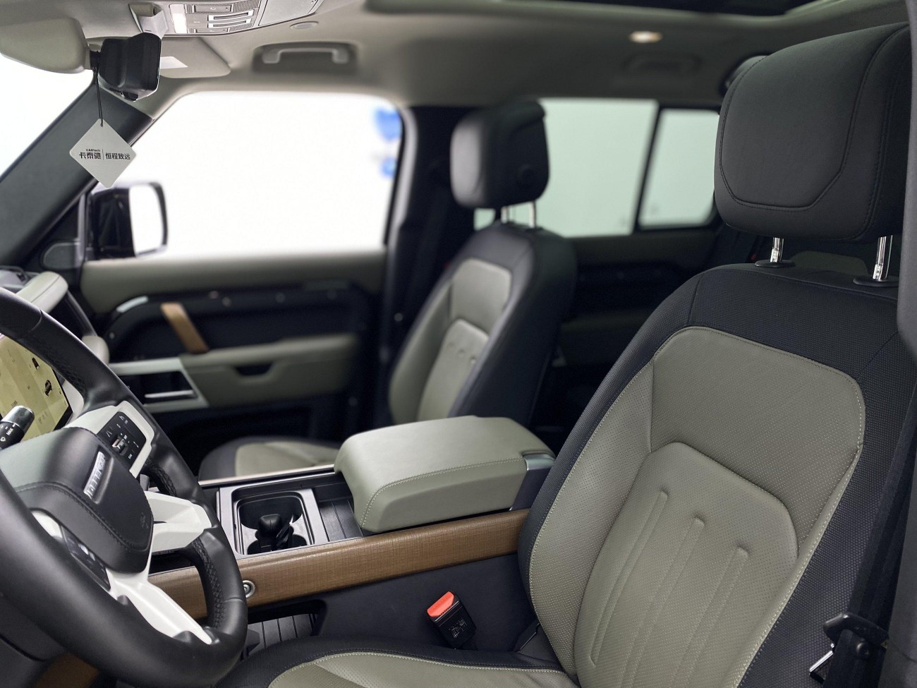 Land Rover Defender 2021