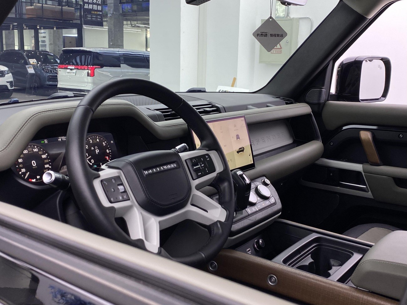 Land Rover Defender 2021