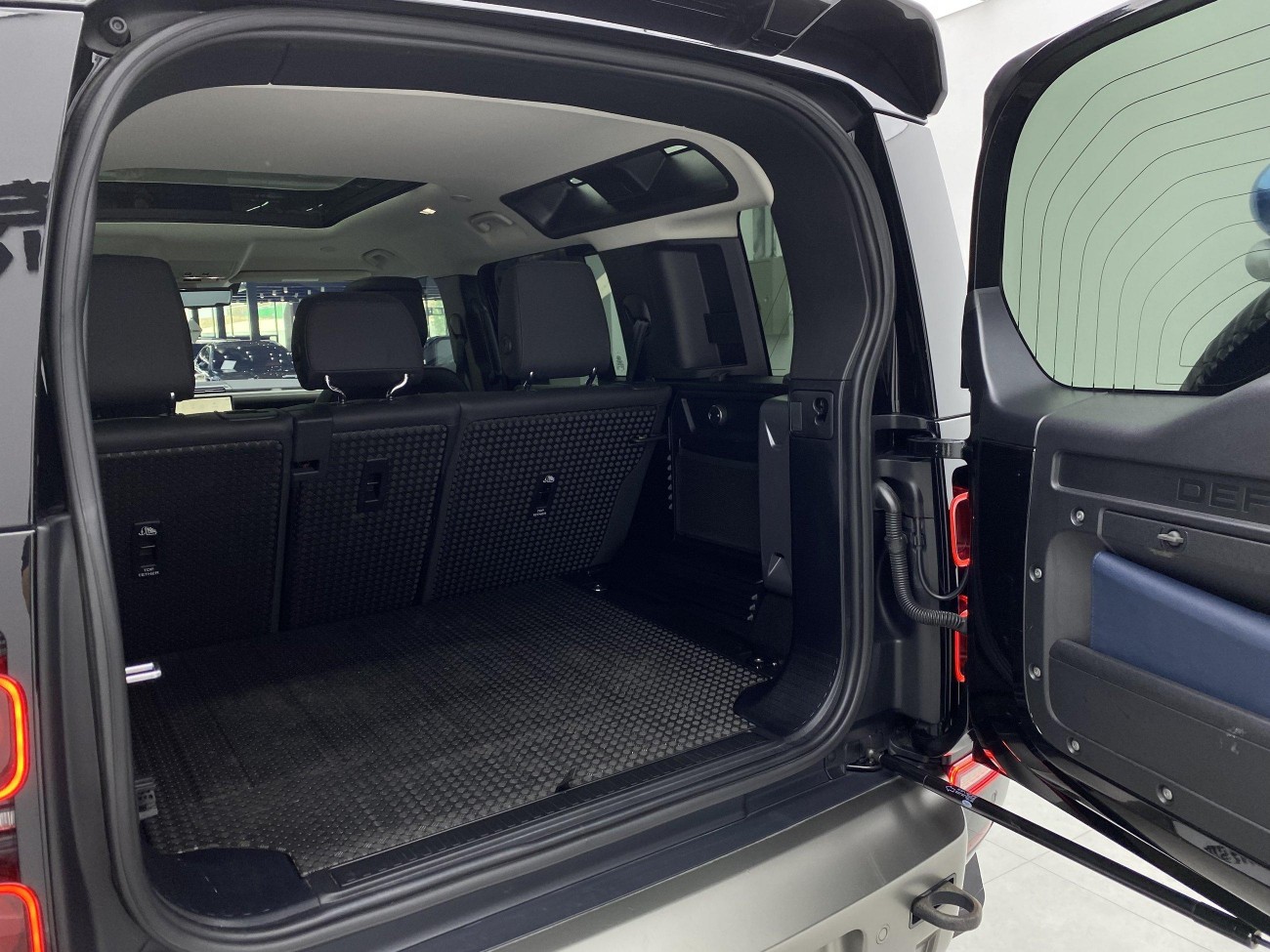 Land Rover Defender 2021