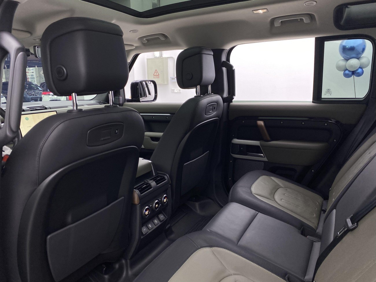 Land Rover Defender 2021