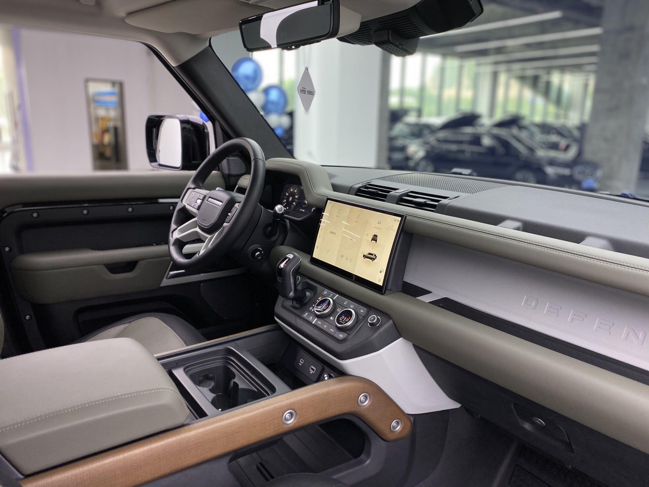 Land Rover Defender 2021