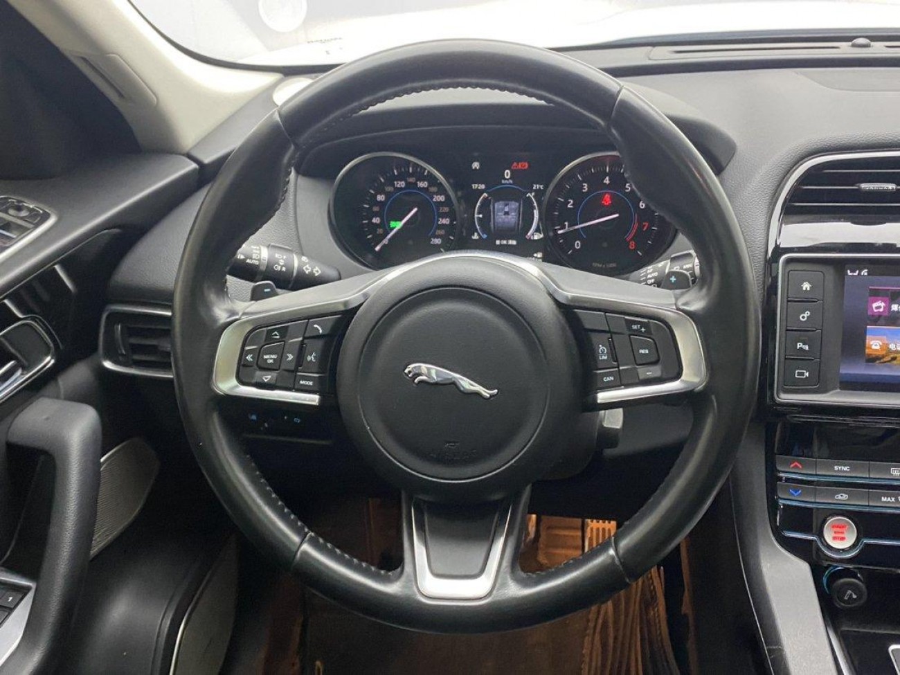 Jaguar F-PACE 2017