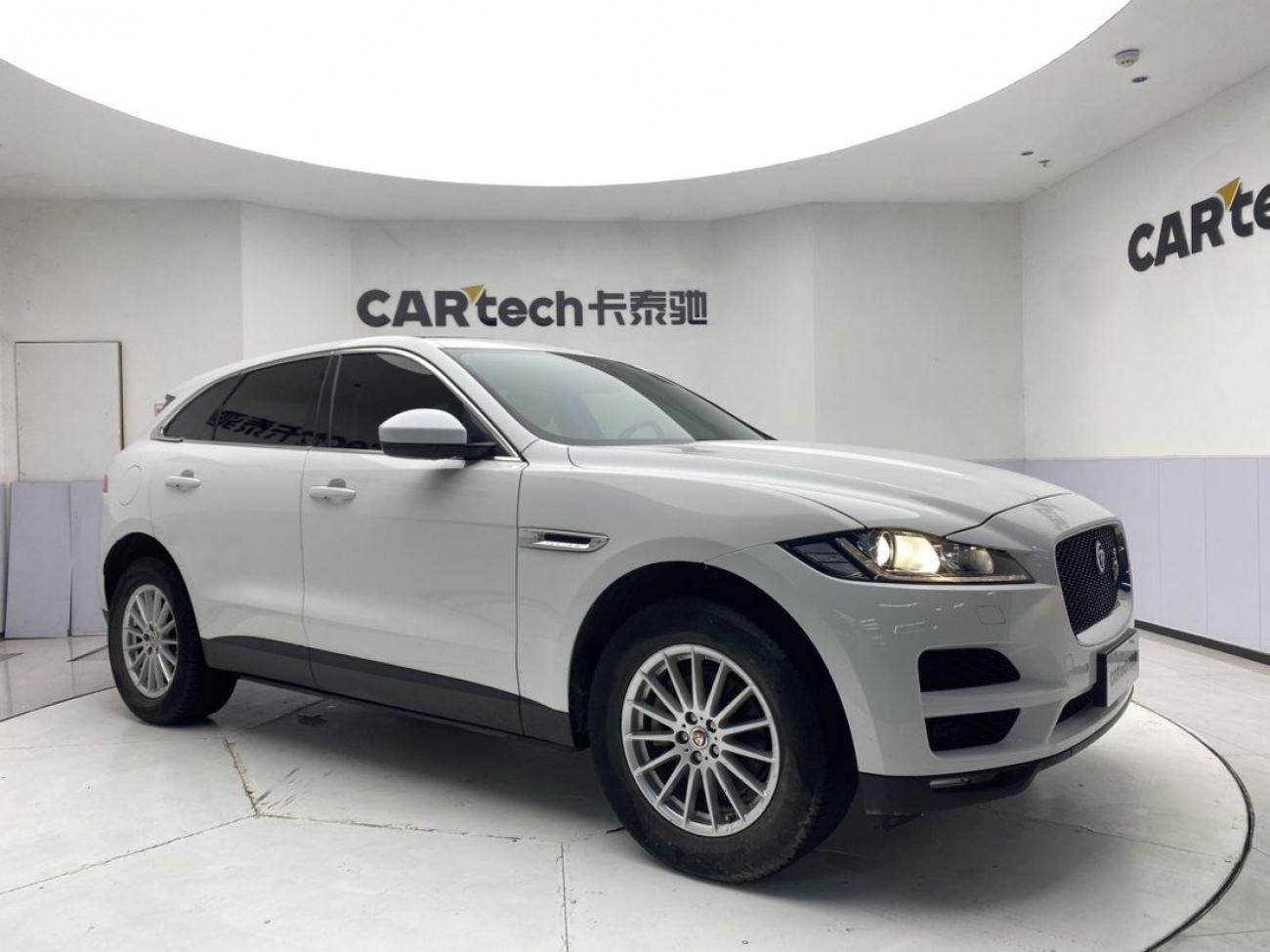 Jaguar F-PACE 2017