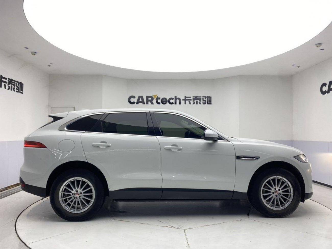 Jaguar F-PACE 2017
