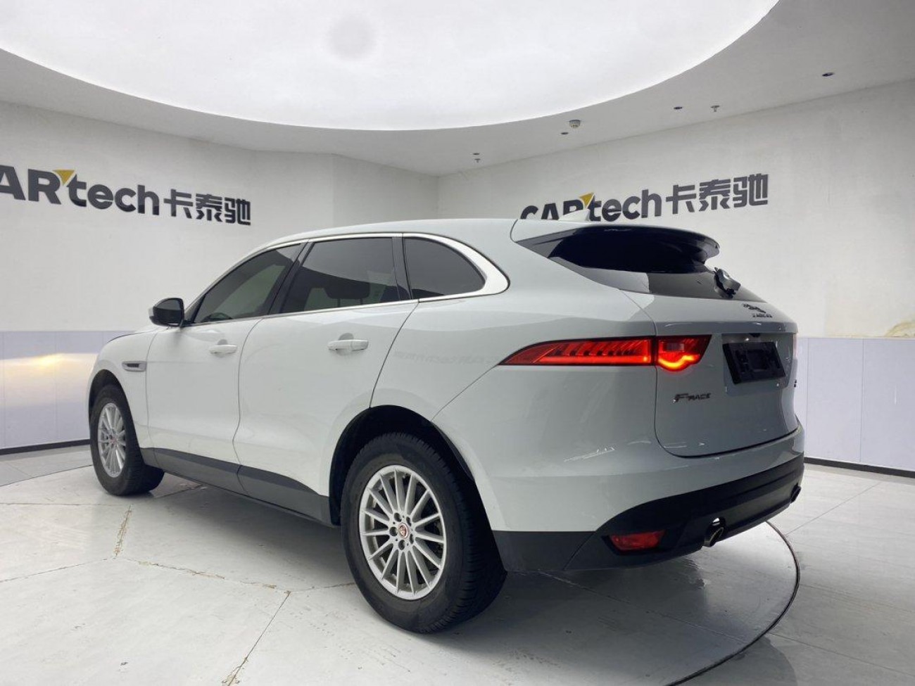 Jaguar F-PACE 2017