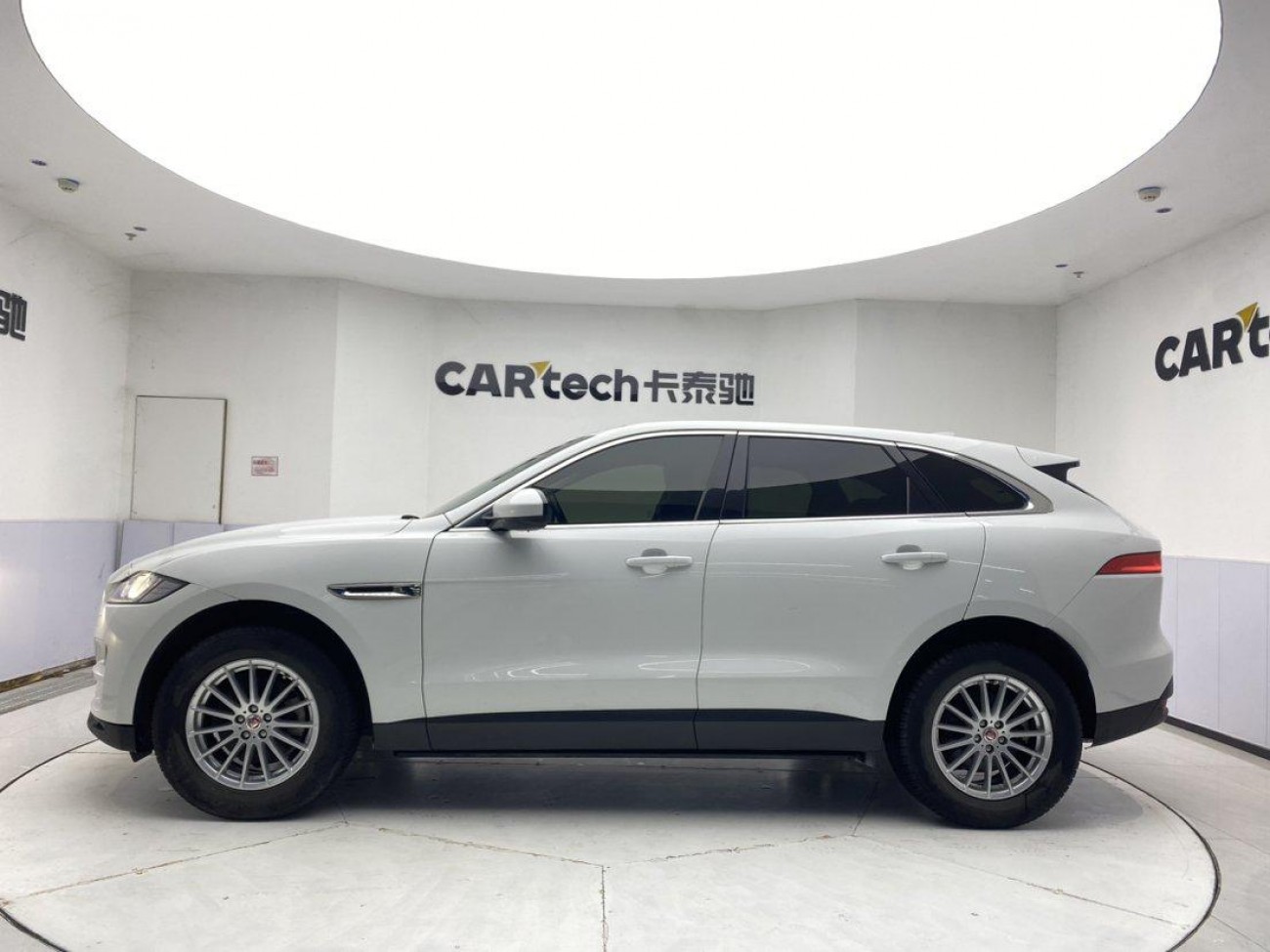 Jaguar F-PACE 2017