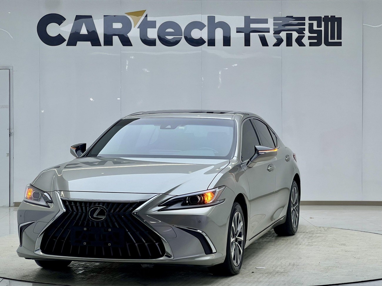 Lexus ES 200 2022