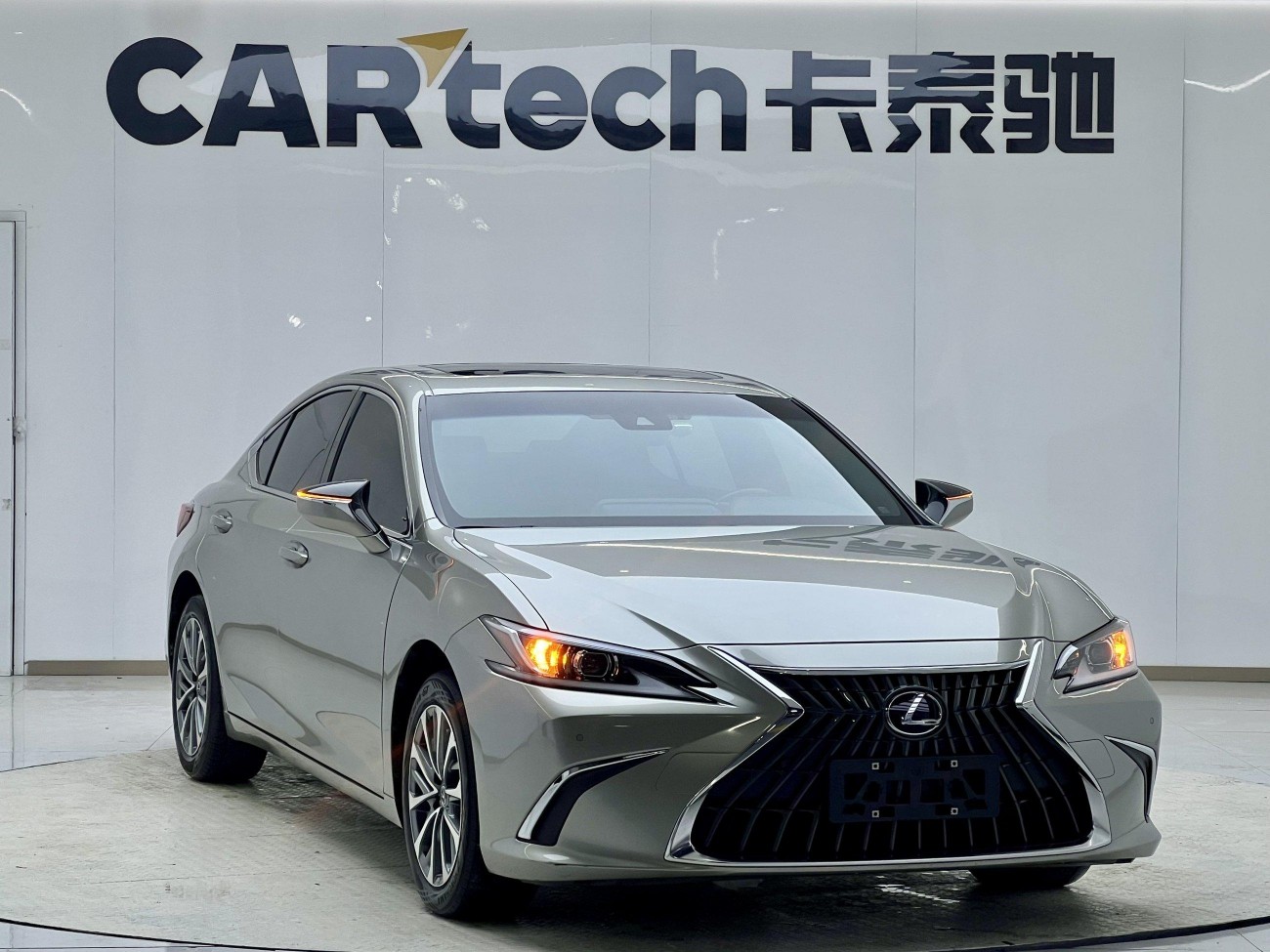 Lexus ES 200 2022