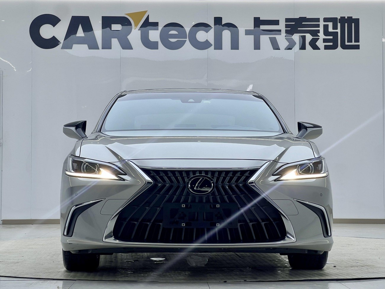 Lexus ES 200 2022