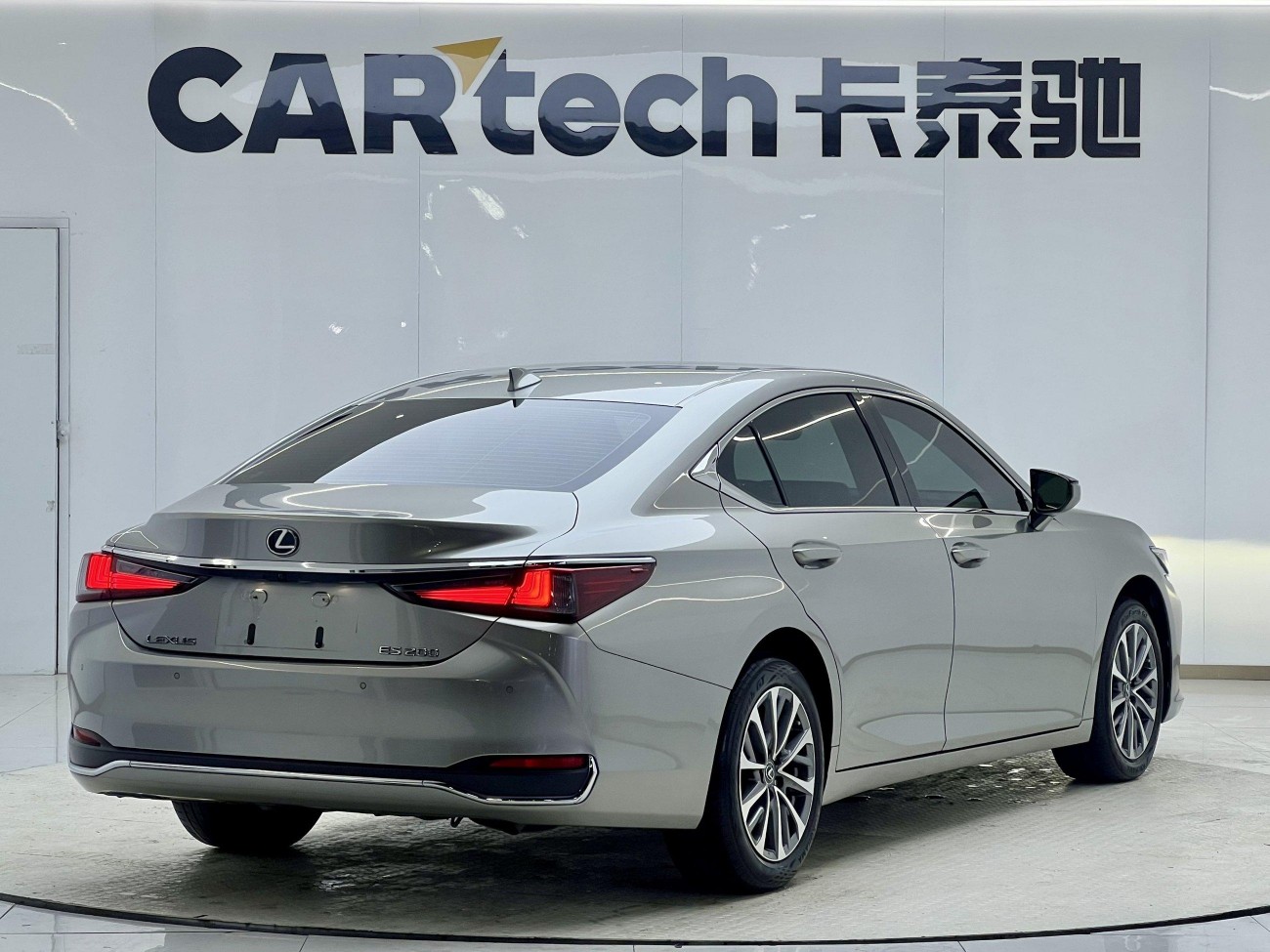 Lexus ES 200 2022