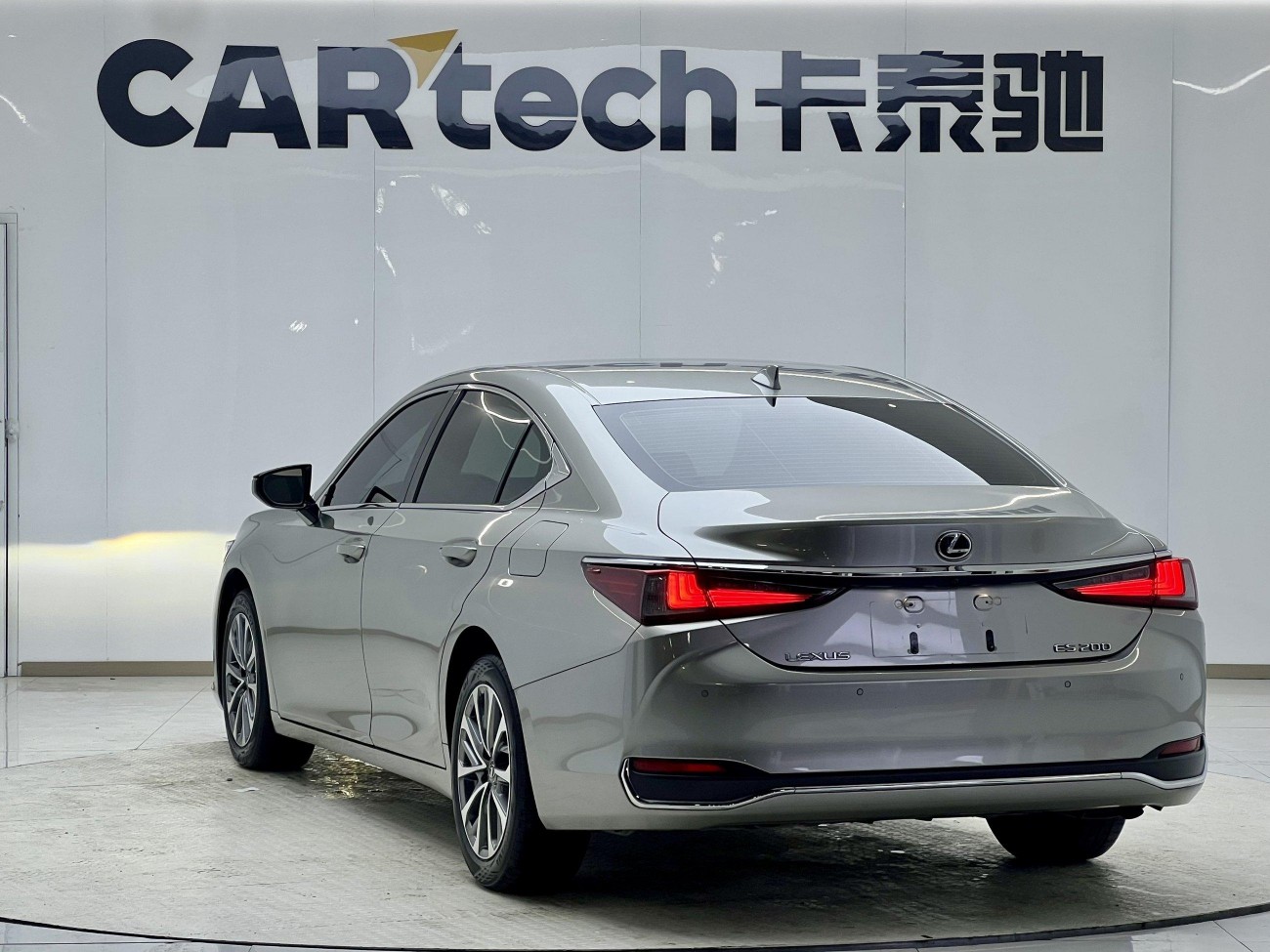 Lexus ES 200 2022