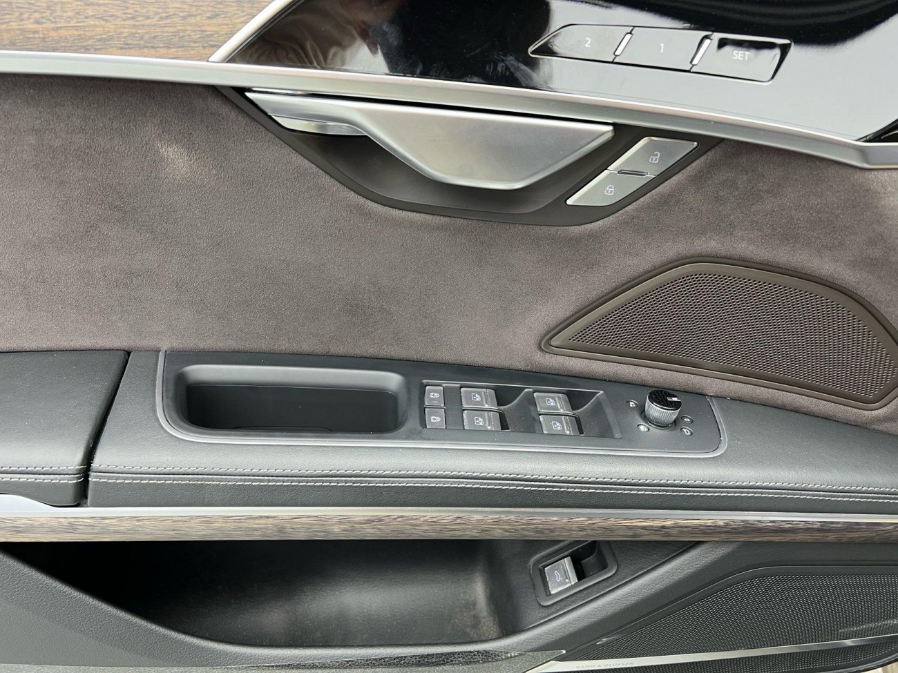 Audi A8L 55 TFSI 2024