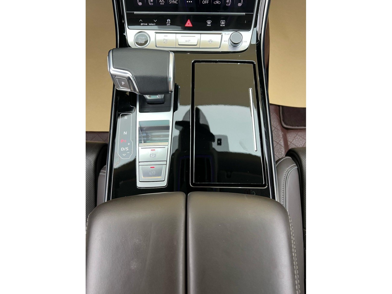 Audi A8L 55 TFSI 2024