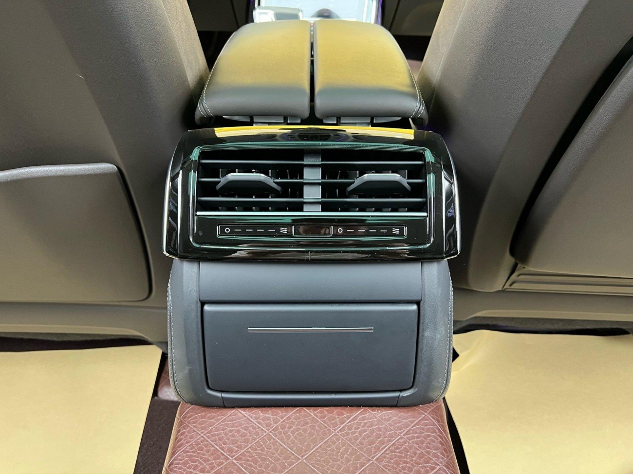 Audi A8L 55 TFSI 2024