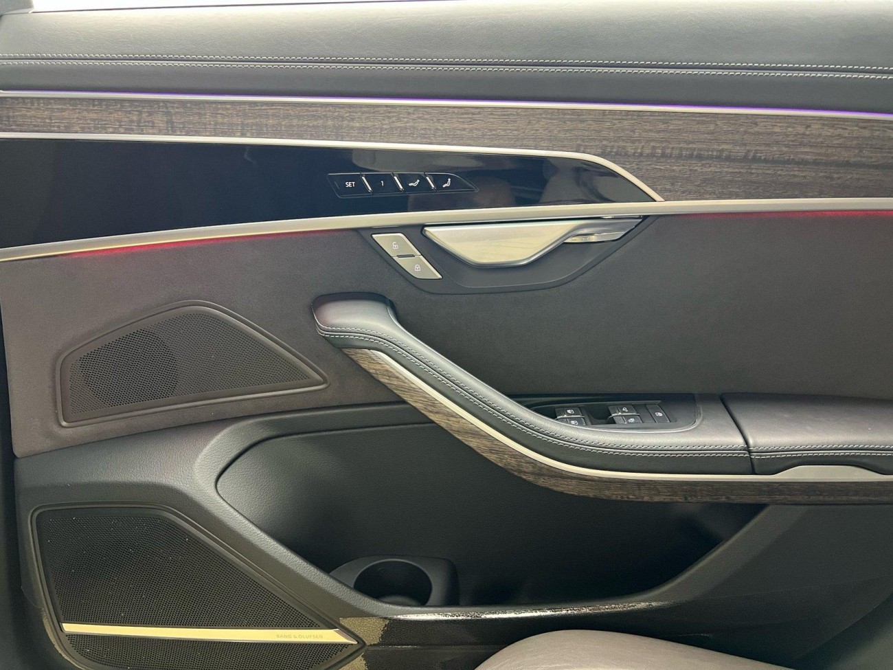 Audi A8L 55 TFSI 2024