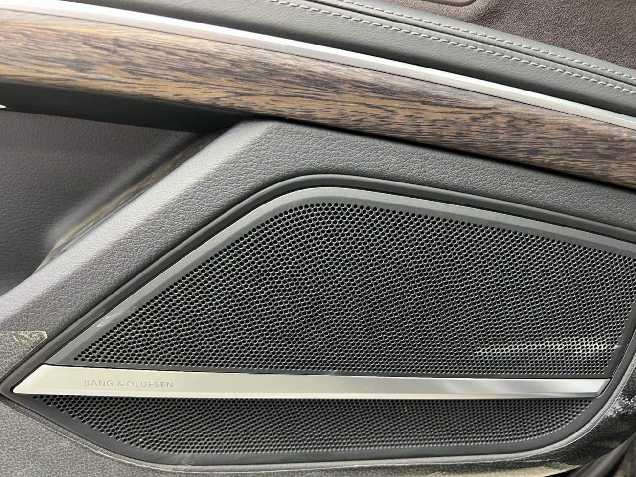 Audi A8L 55 TFSI 2024