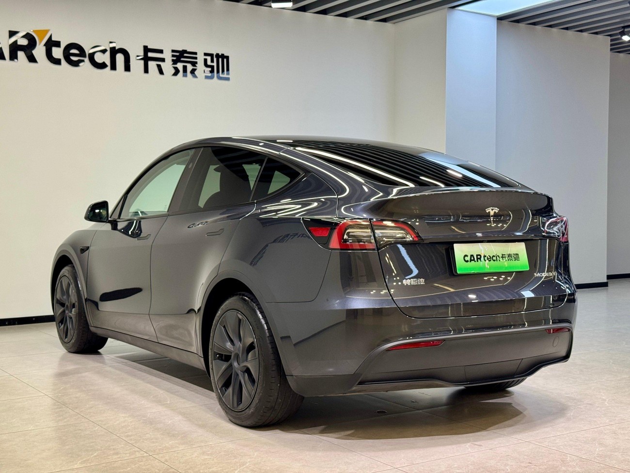 Tesla Model Y 2024