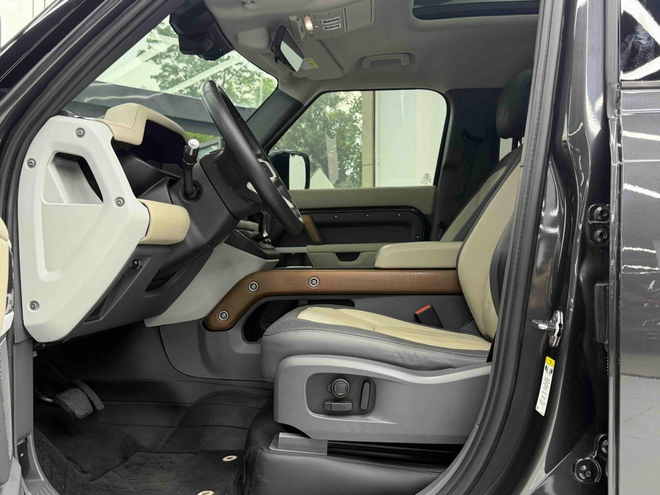 Land Rover Defender 2021