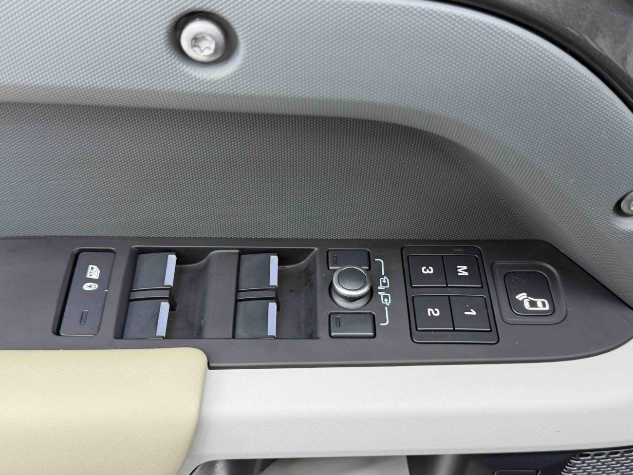 Land Rover Defender 2021