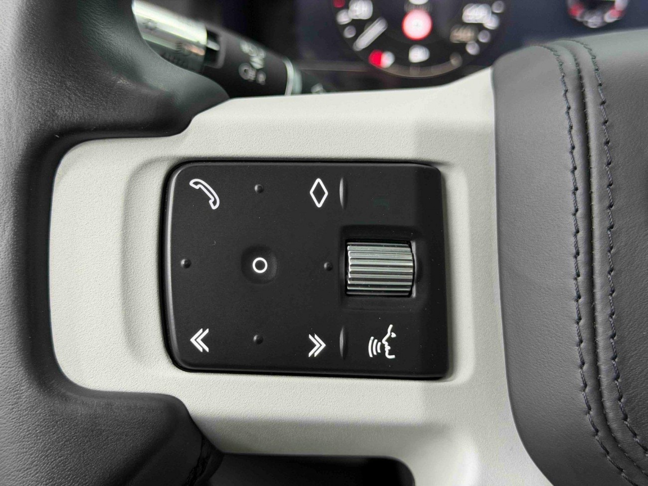 Land Rover Defender 2021