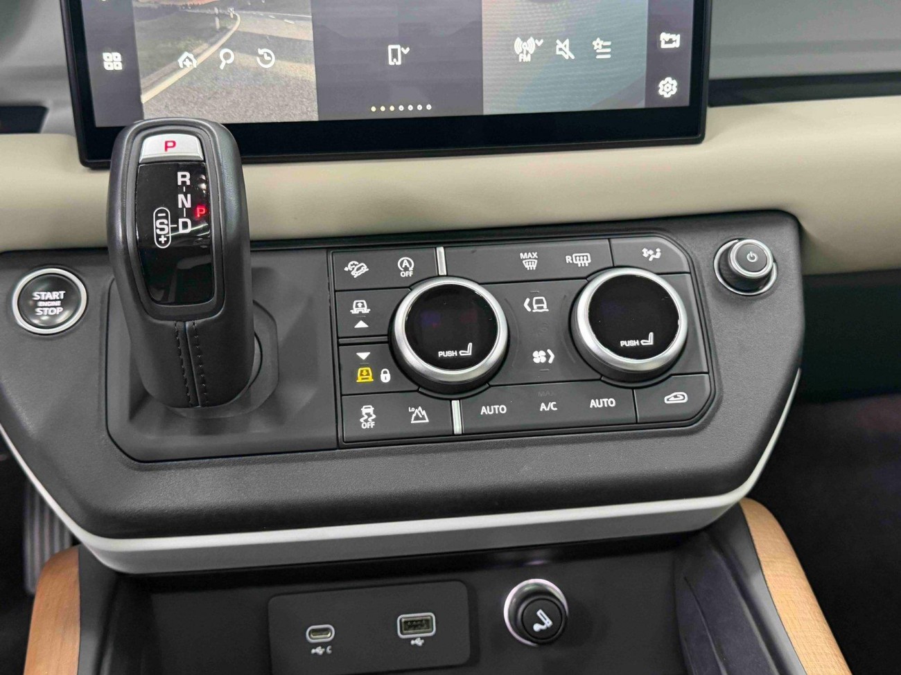 Land Rover Defender 2021