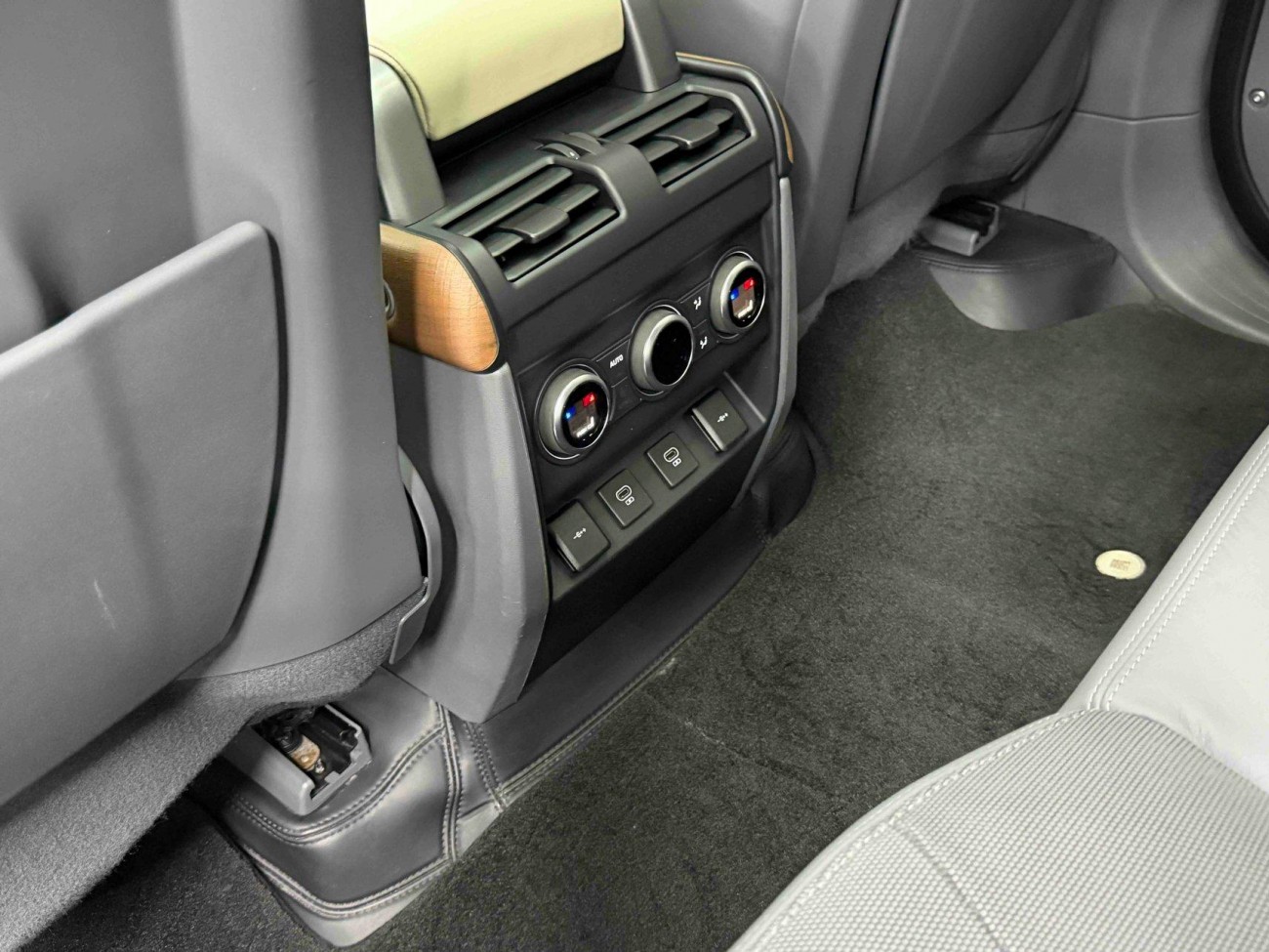 Land Rover Defender 2021