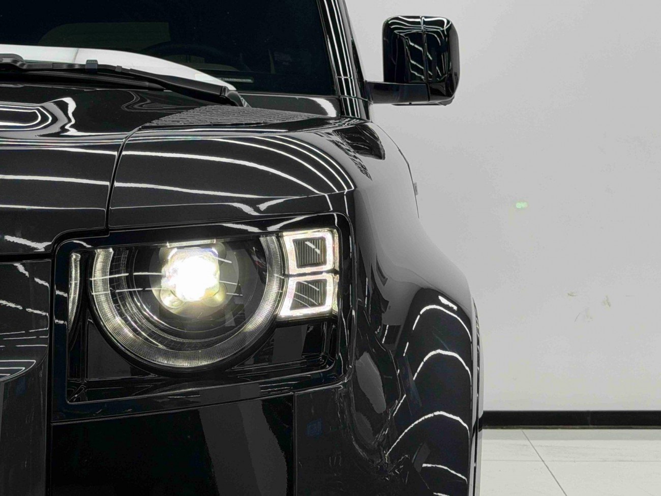 Land Rover Defender 2021
