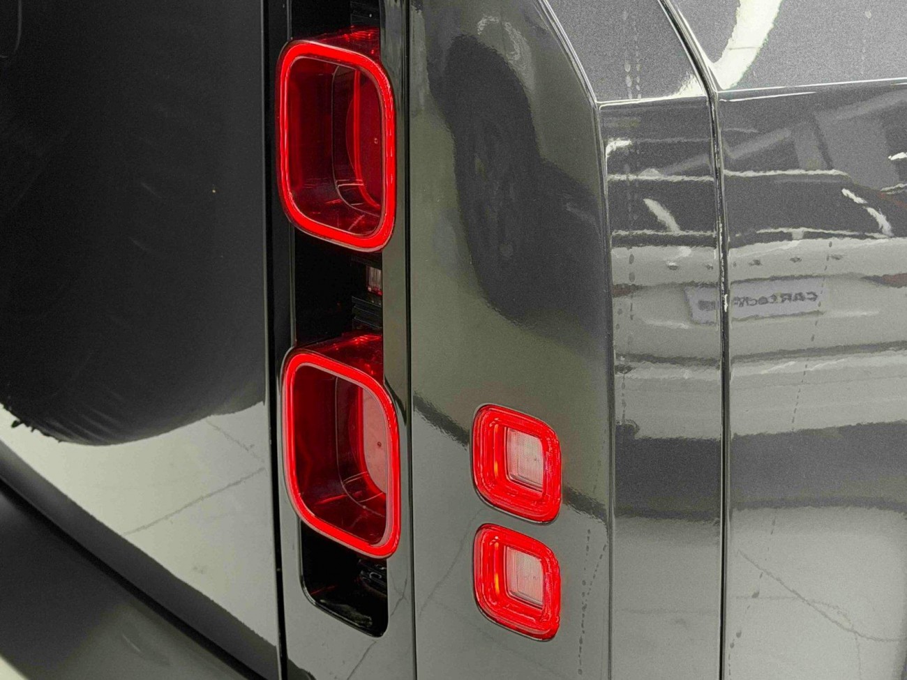 Land Rover Defender 2021