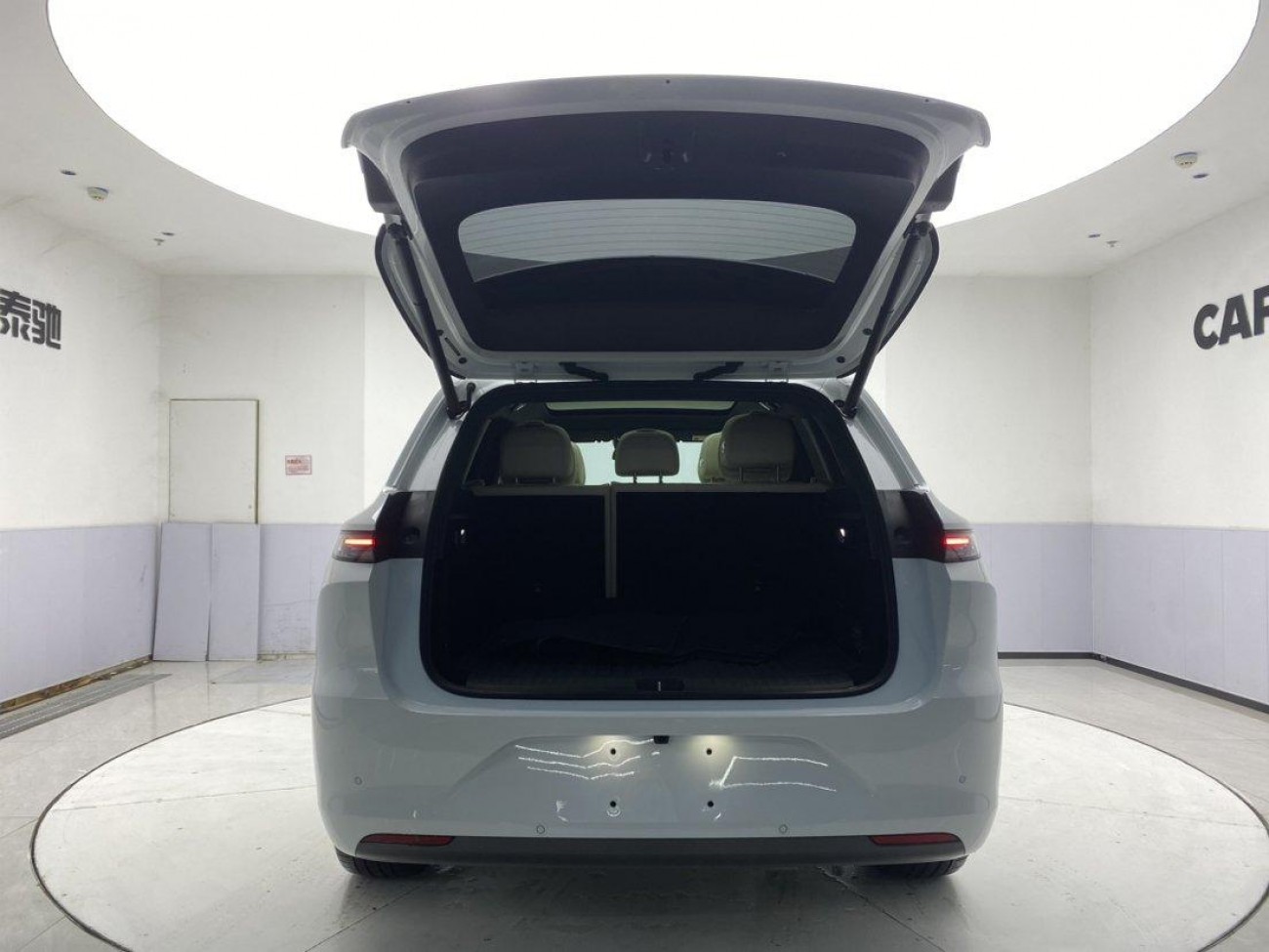 Li Auto L6 2025