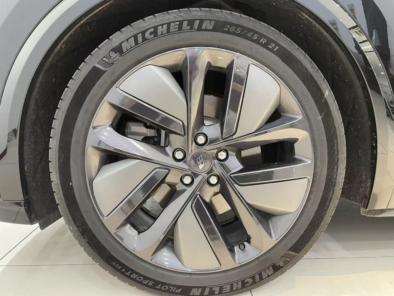 Li Auto L8 2025