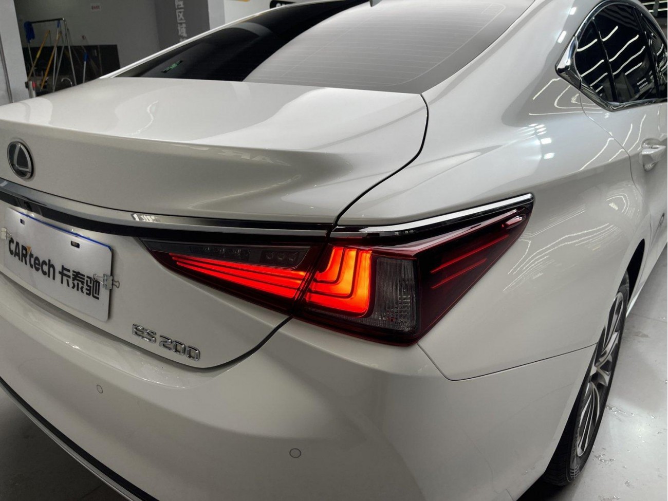 Lexus ES 200 2023